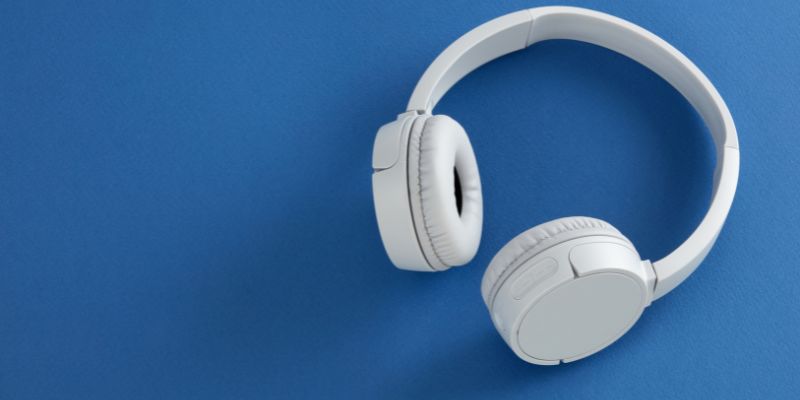 Os 7 Melhores Fones de Ouvido para Estudar de 2025: da Apple, JBL e mais Conectividade